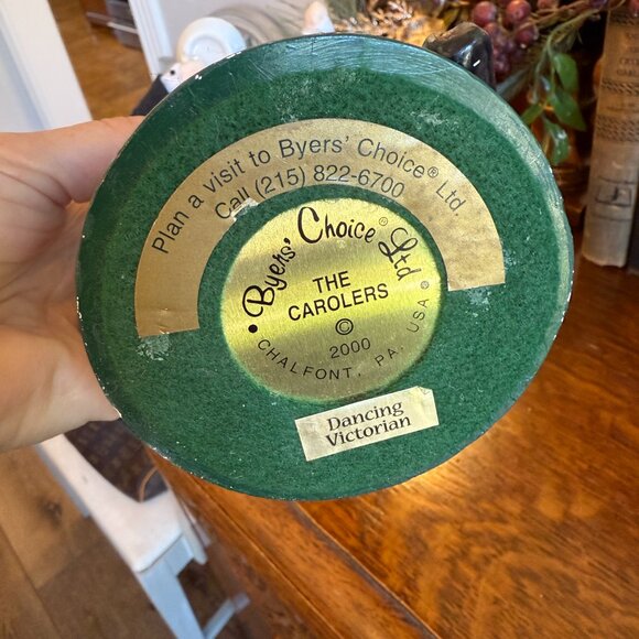 2000 Buyer's Choice Victorian Carolers - Picture 5 of 17